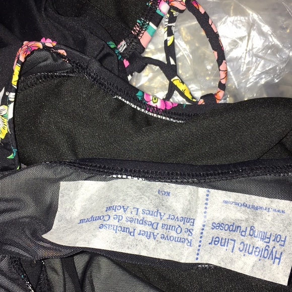 🌹🌹NWT New Size 2X Women’s Kenneth Cole Swimsuit  Simply Gorgeous - Picture 5 of 5